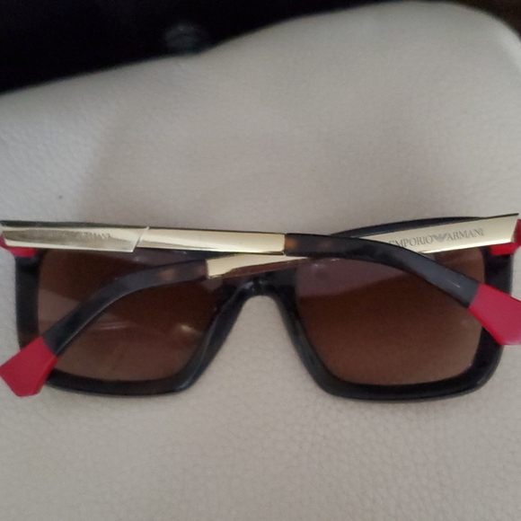 Emporio Armani sunglasses - Picture 2 of 3